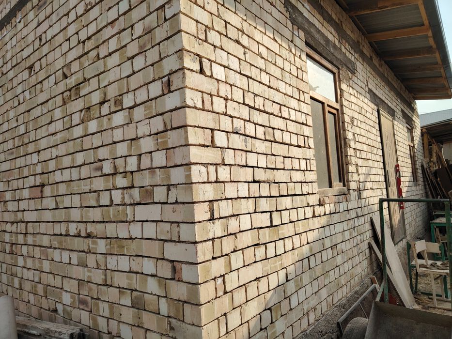 Тошмореда уй сотилади 3.ярим сотихли 2 хона янги курилган ураган