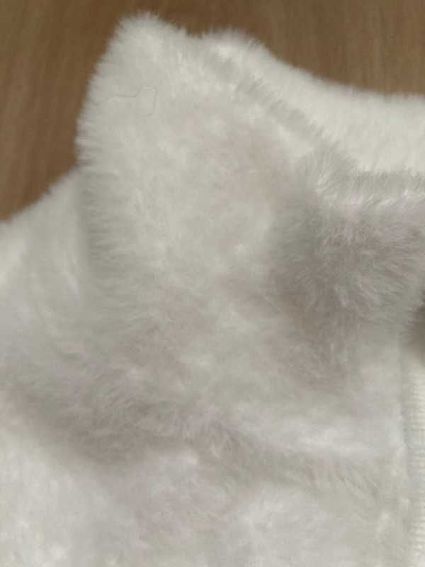 Пухкава бяла жилетка с цип, размер S/M
