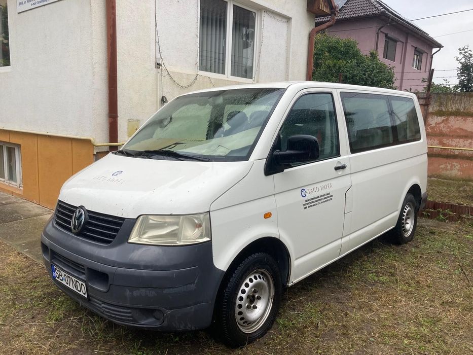 Volkswagen Transporter T5 8+1 locuri