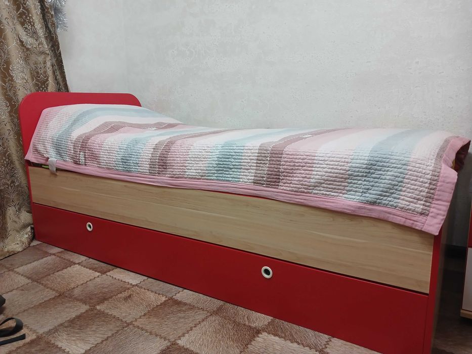 Продам кровать детскую