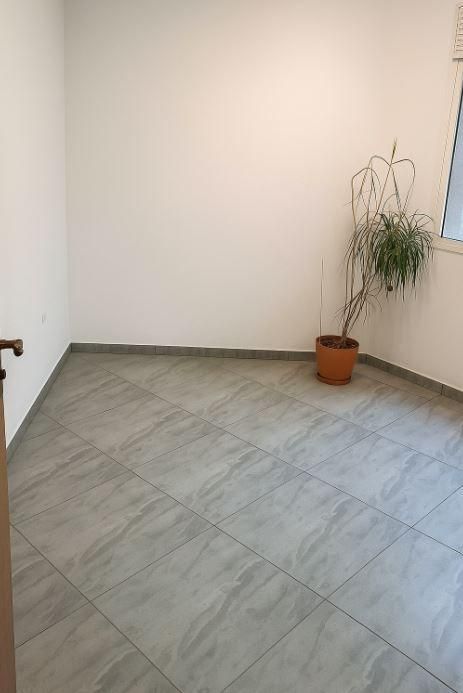 Тристаен апартамент в района на Колхозен пазар!