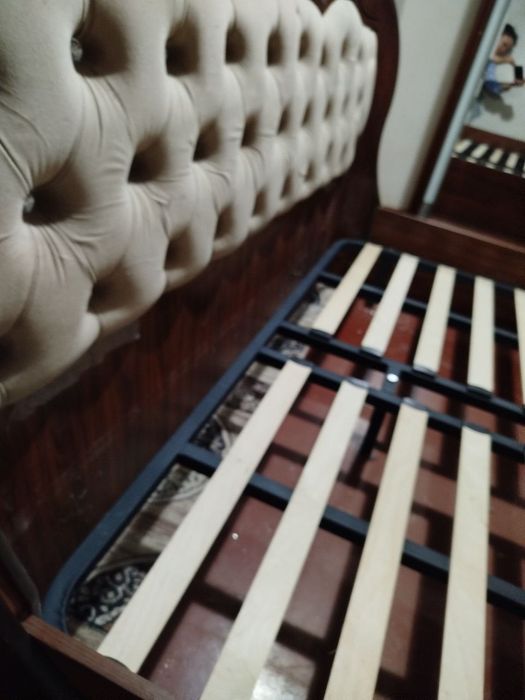 Spalniy bez matras sotiladi