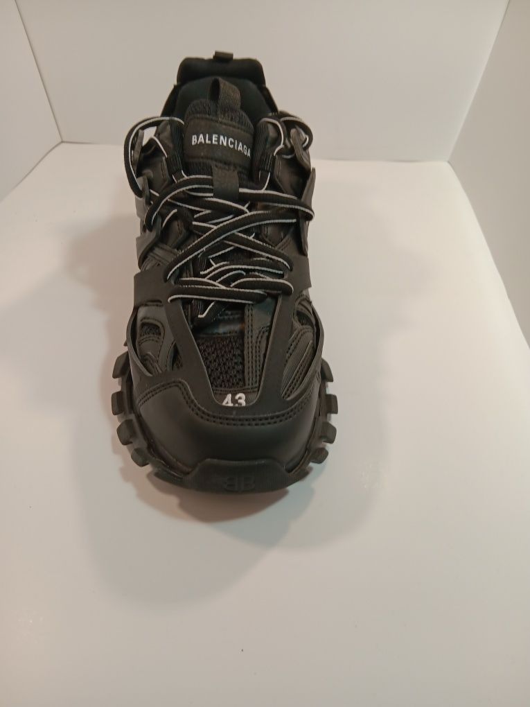 Balenciaga track