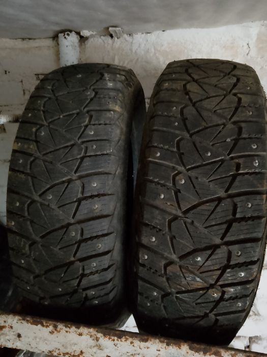 Продам пару шин.