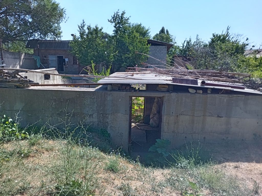 Uy SOTILADI 4 hona banya alohida tovuqhona, molhona, qo'yhona,