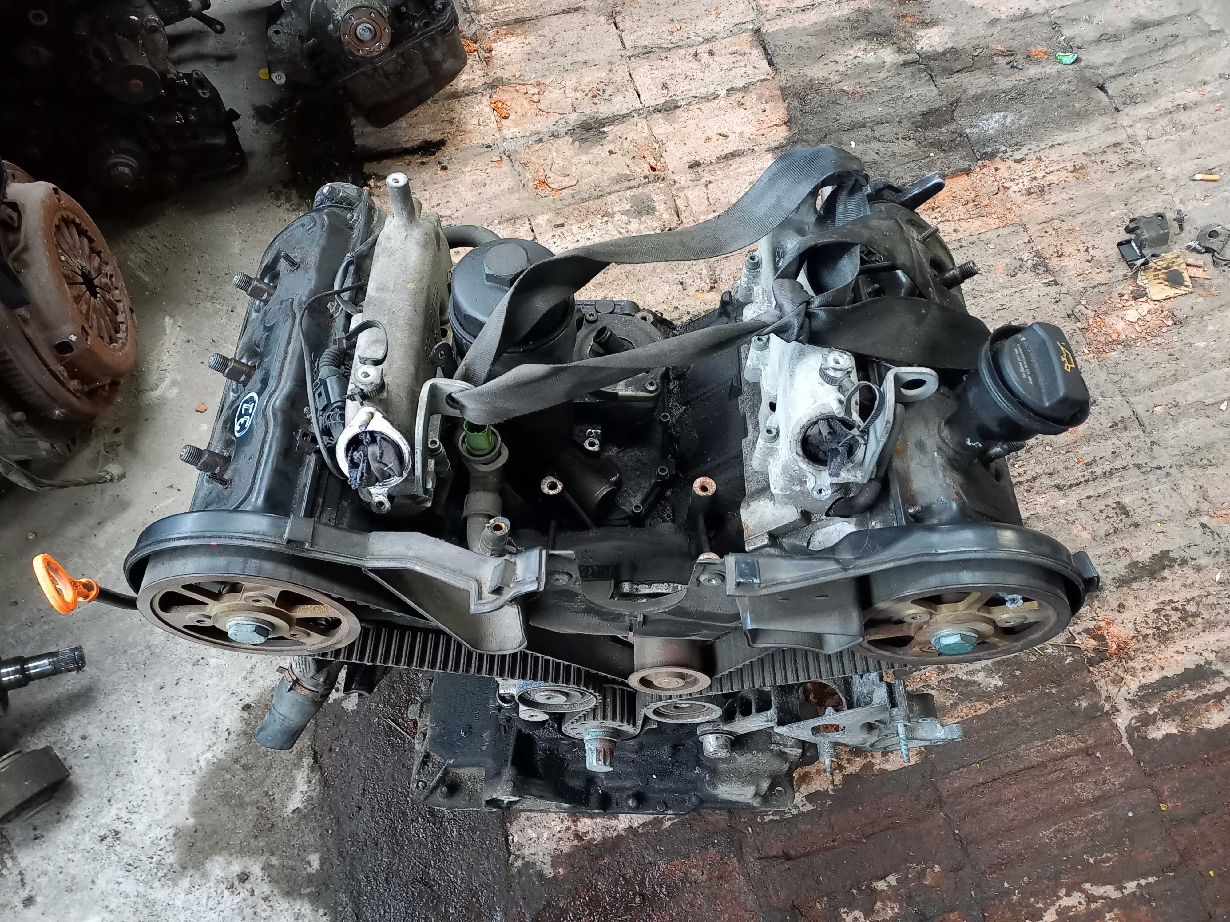 Двигател глава вал  VW Audi Ауди 2.5 tdi  BFC 163к.с. 2.5 тди