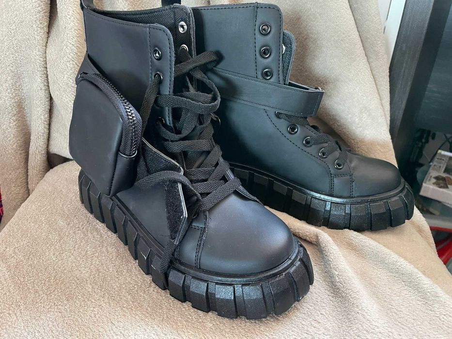 Дамски боти/кубинки с чанти на глезените