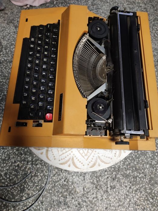 Електрическа пишеща машина Хеброс 305