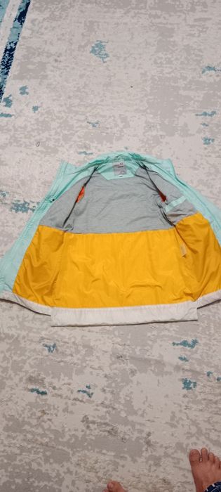 Продам детскую куртку