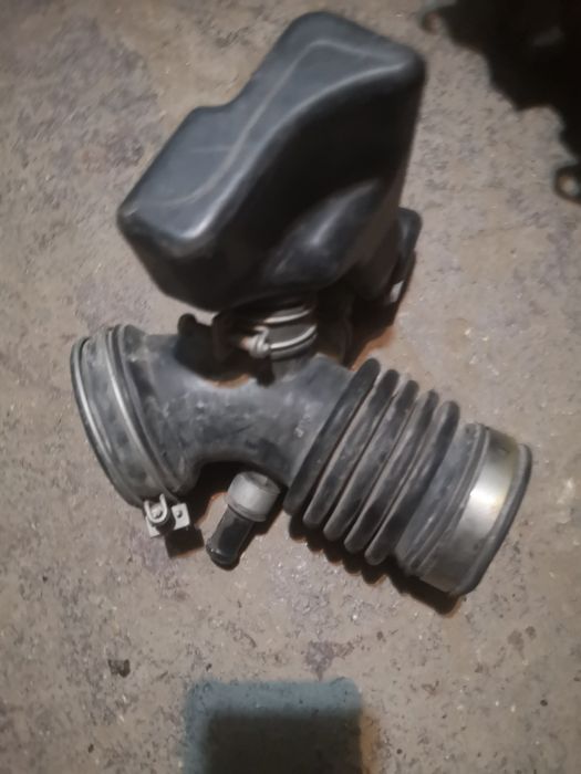 Ниссан Примера P12, патрубок впрыска