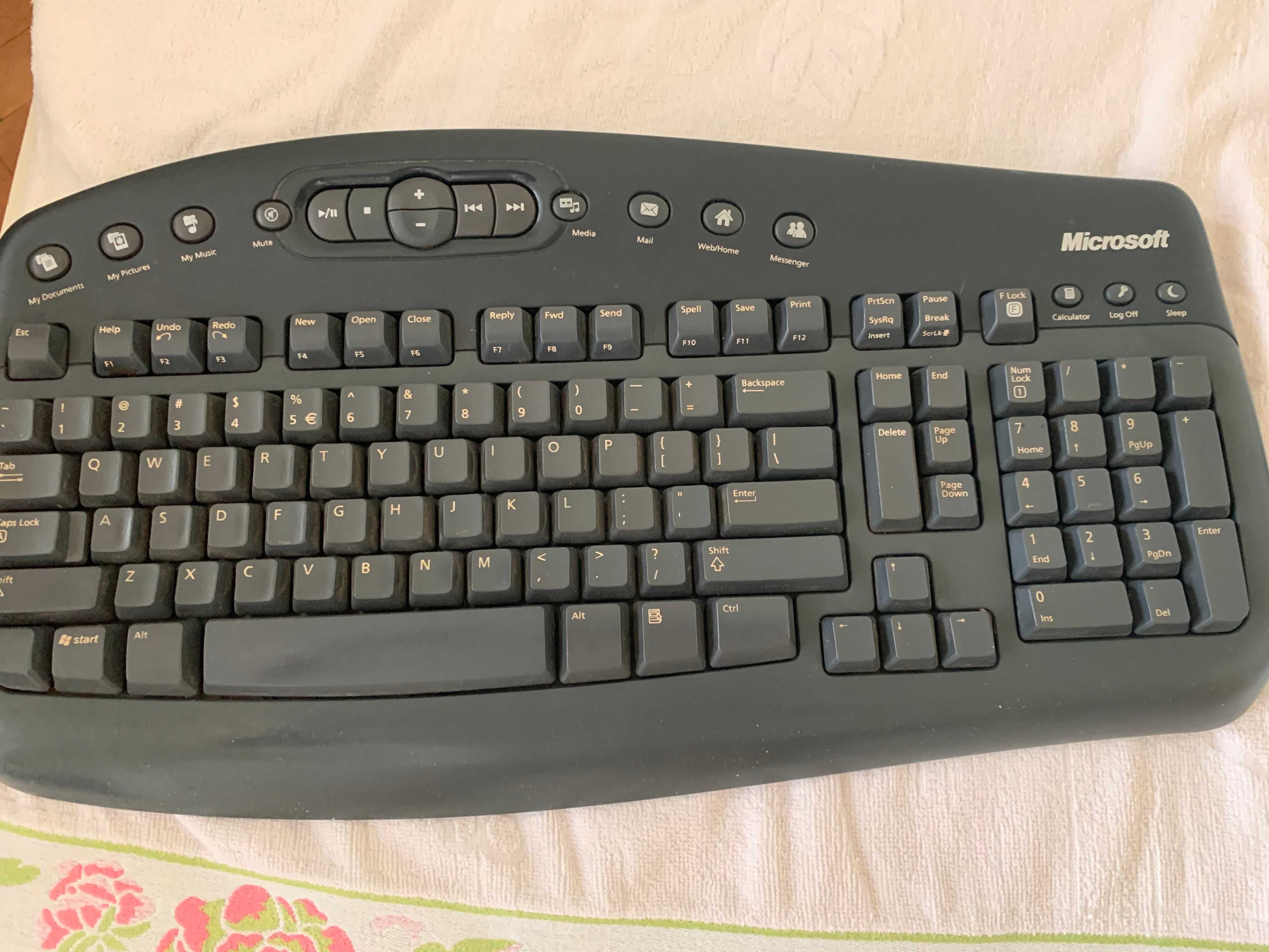 Microsoft Wireless Multimedia Keyboard 1.1, Optical Mouse, USB