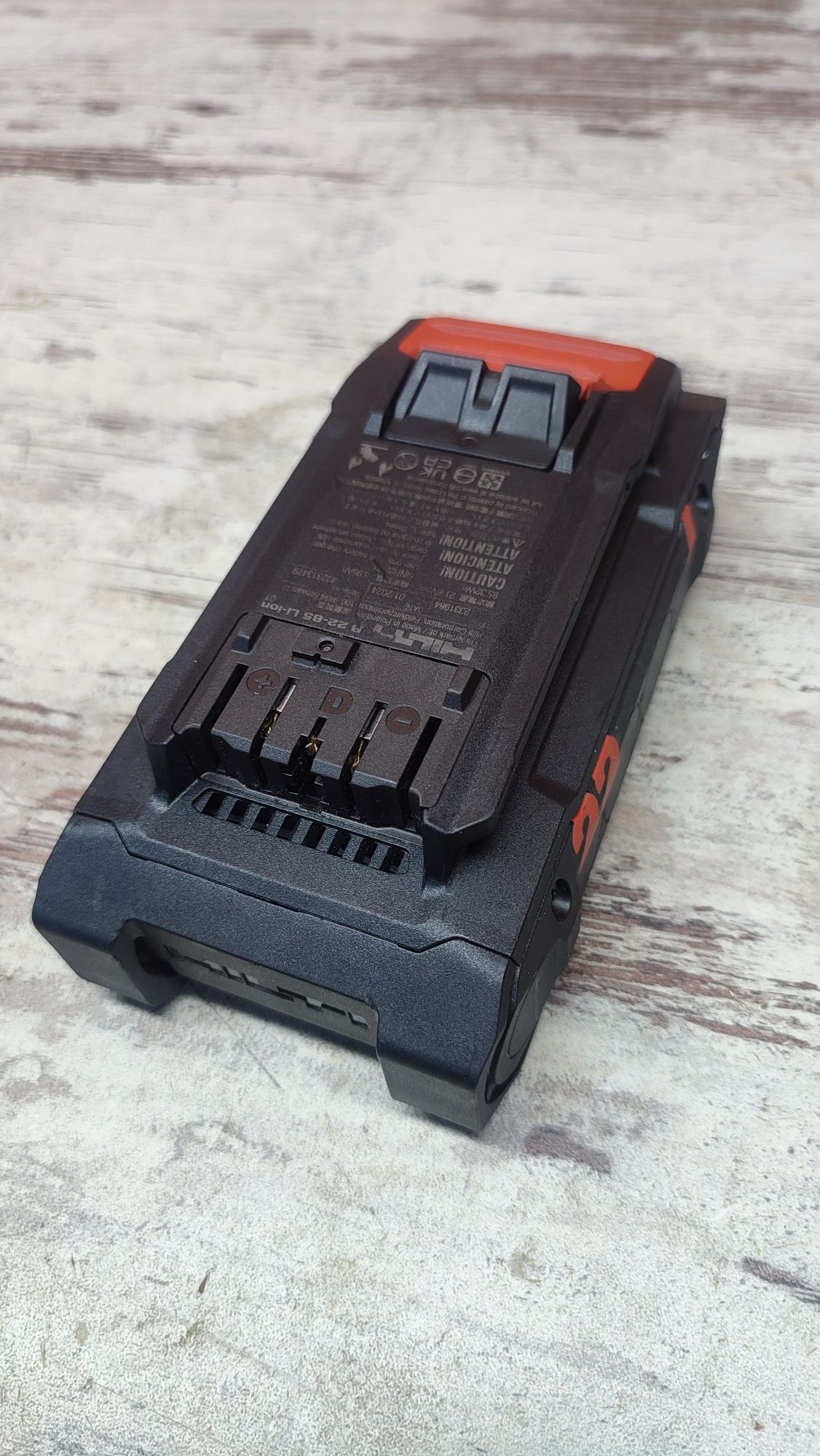 Батерия Nuron B 22-85 Li-ion на Hilti.Бартер за батерии Makita
