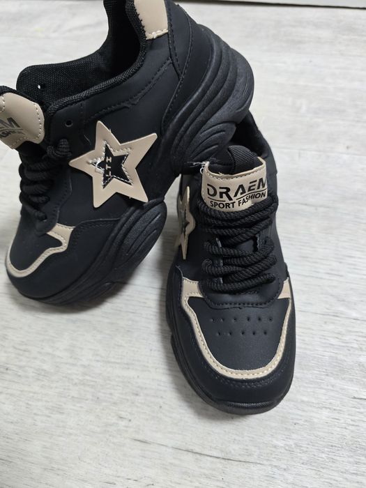 Продам кроссовки