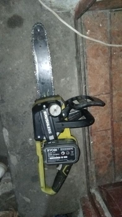 Vând drujba pe acumulator