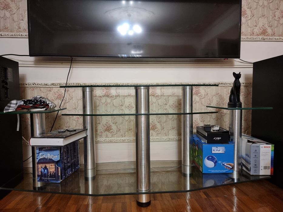 Продам стеклянную тумбу под тв