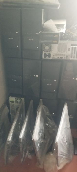 Kompyuter kamplekt 10 ta sotiladi