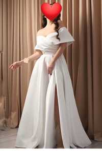 Свадебное платье р-р 42-46 на рост 157-164 см.