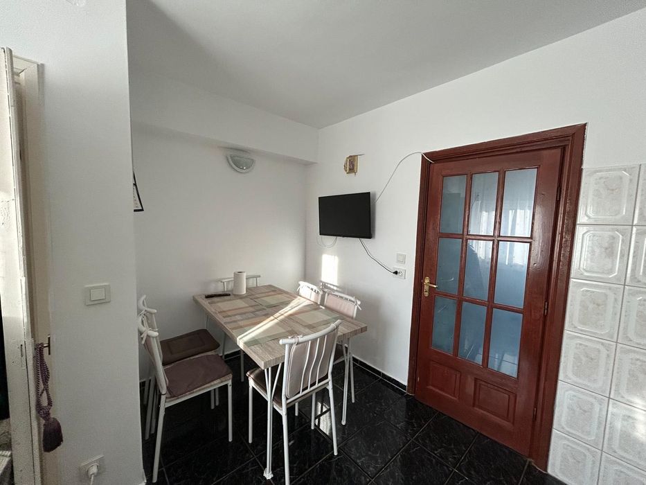 Apartament 4 camere , decomandat, central, 99 mp