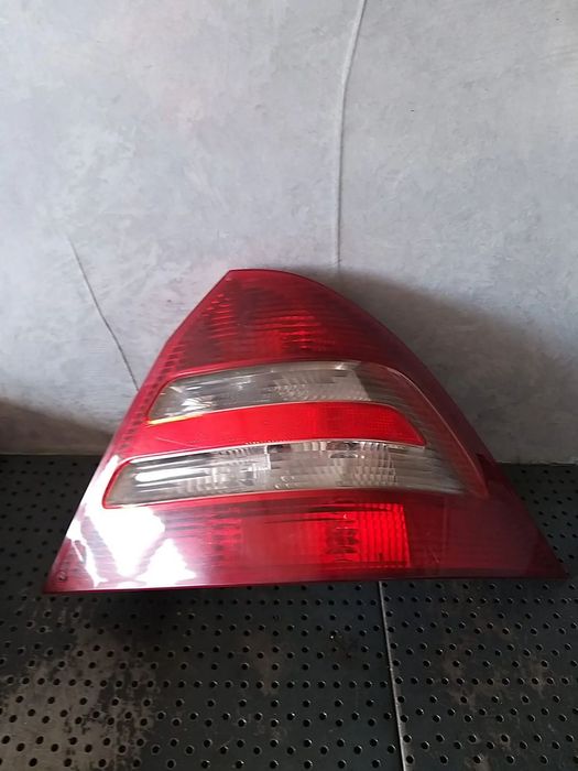 Stop tripla lampa dreapta mercedes c class w203 ulo3312r