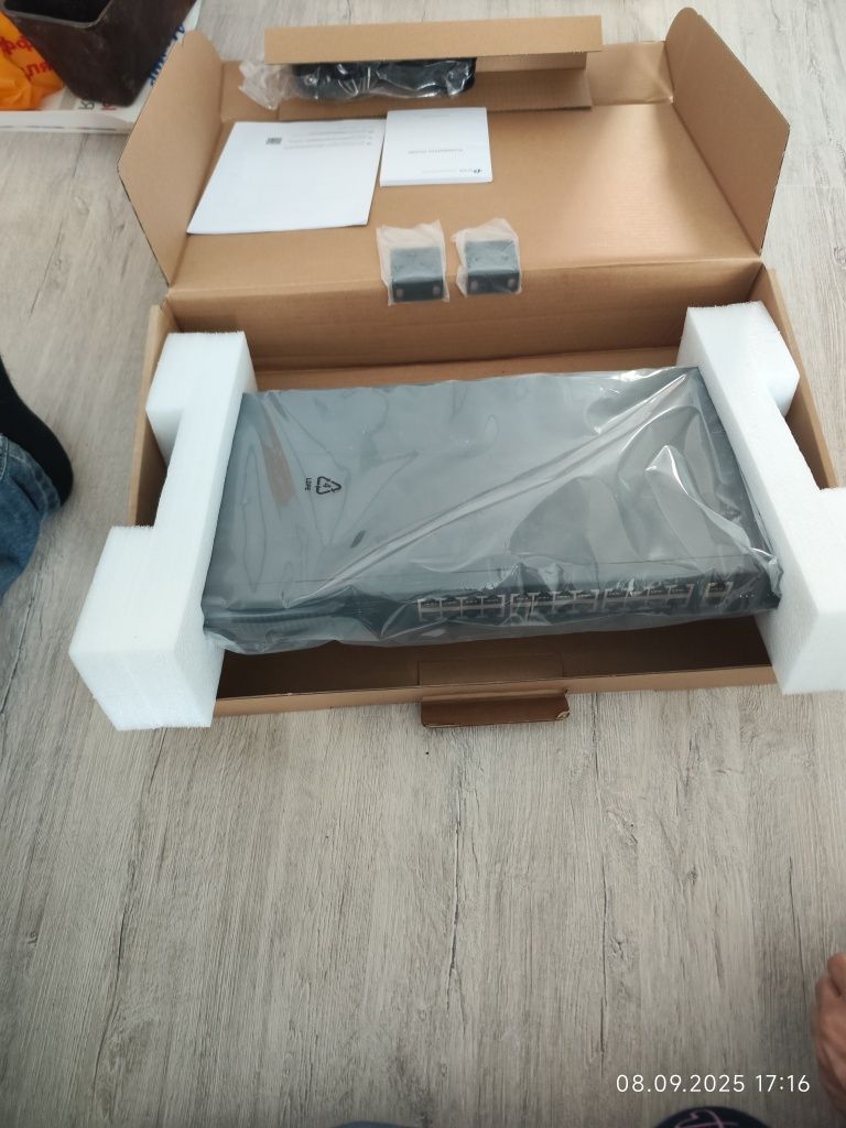 28 Port Gigabit Easy Smart Switch with 24 Port