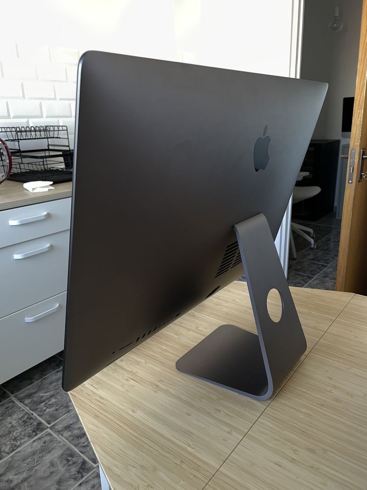 iMac Pro "8-Core" 3.2 27-Inch (5K, 3.2 GHz, 8-Core Xeon, Late 2017)