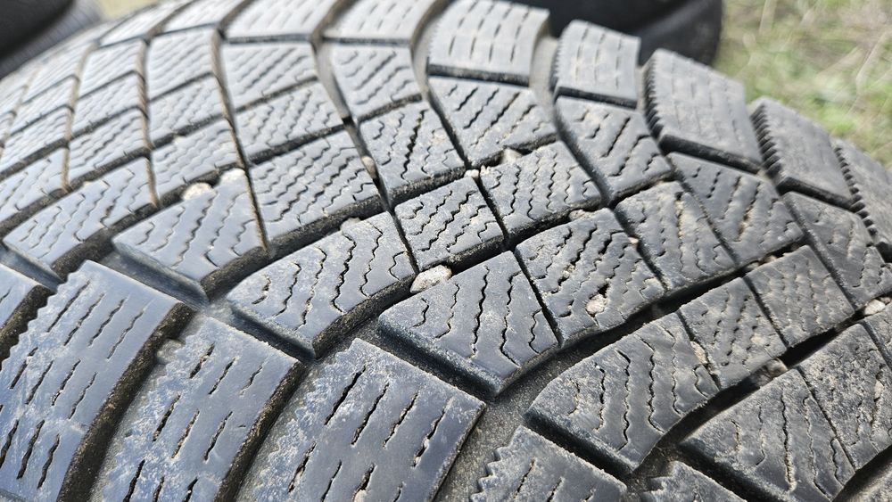 2бр гуми 195 65 15 дот 21 пирели