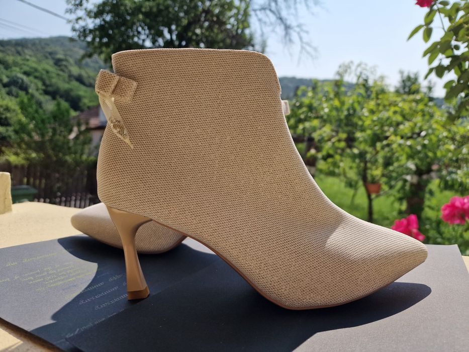 Botine noi de vanzare