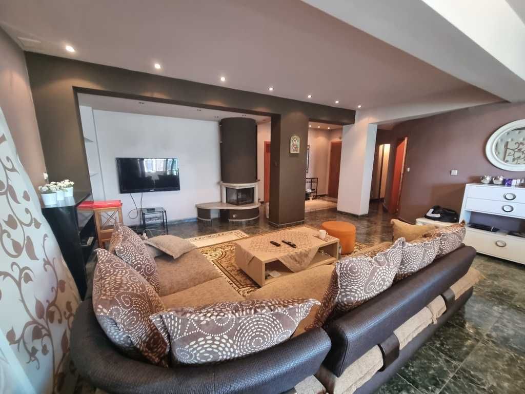 Продава се Тристаен апартамент в Благоевград, Широк център - 128 кв.м за 1133 €/кв.м - Снимка #1