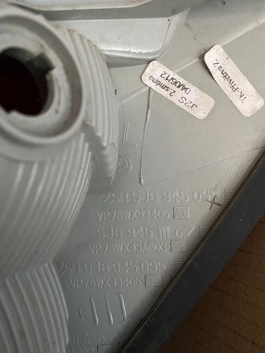 Оригинален ляв стоп за Skoda Fabia 2 хечбек  5J6945111