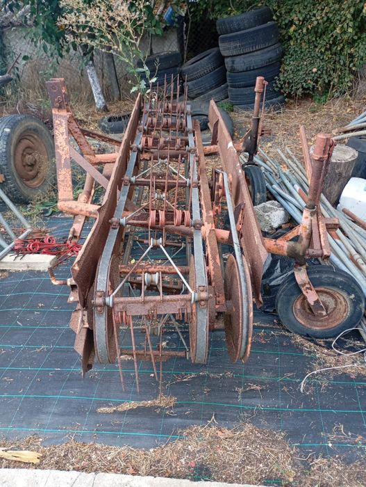Vând tractor U650 +utilaje