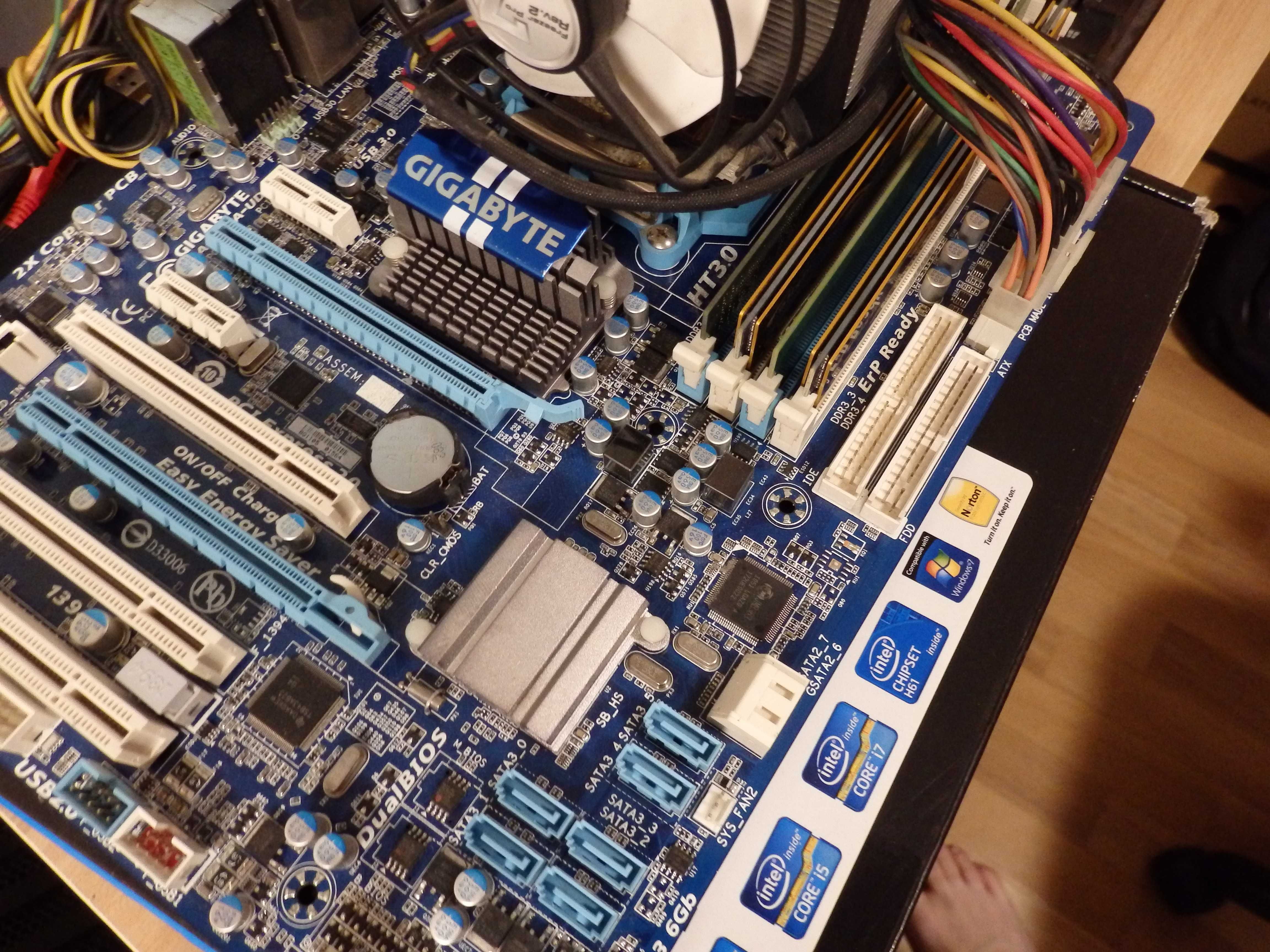Компютър, Gigabyte GA-870A-UD3, Phenom 2 x4 955, 12 RAM ddr3, gt430