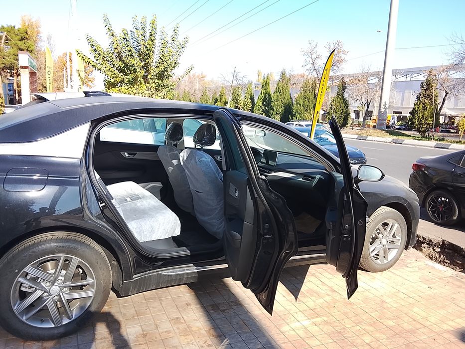 HONGQI E-QM5 рестайлинг в рассрочку либо под Яндекс такси