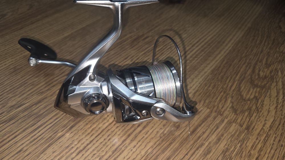 Shimano stradic 23 c3000 катушка