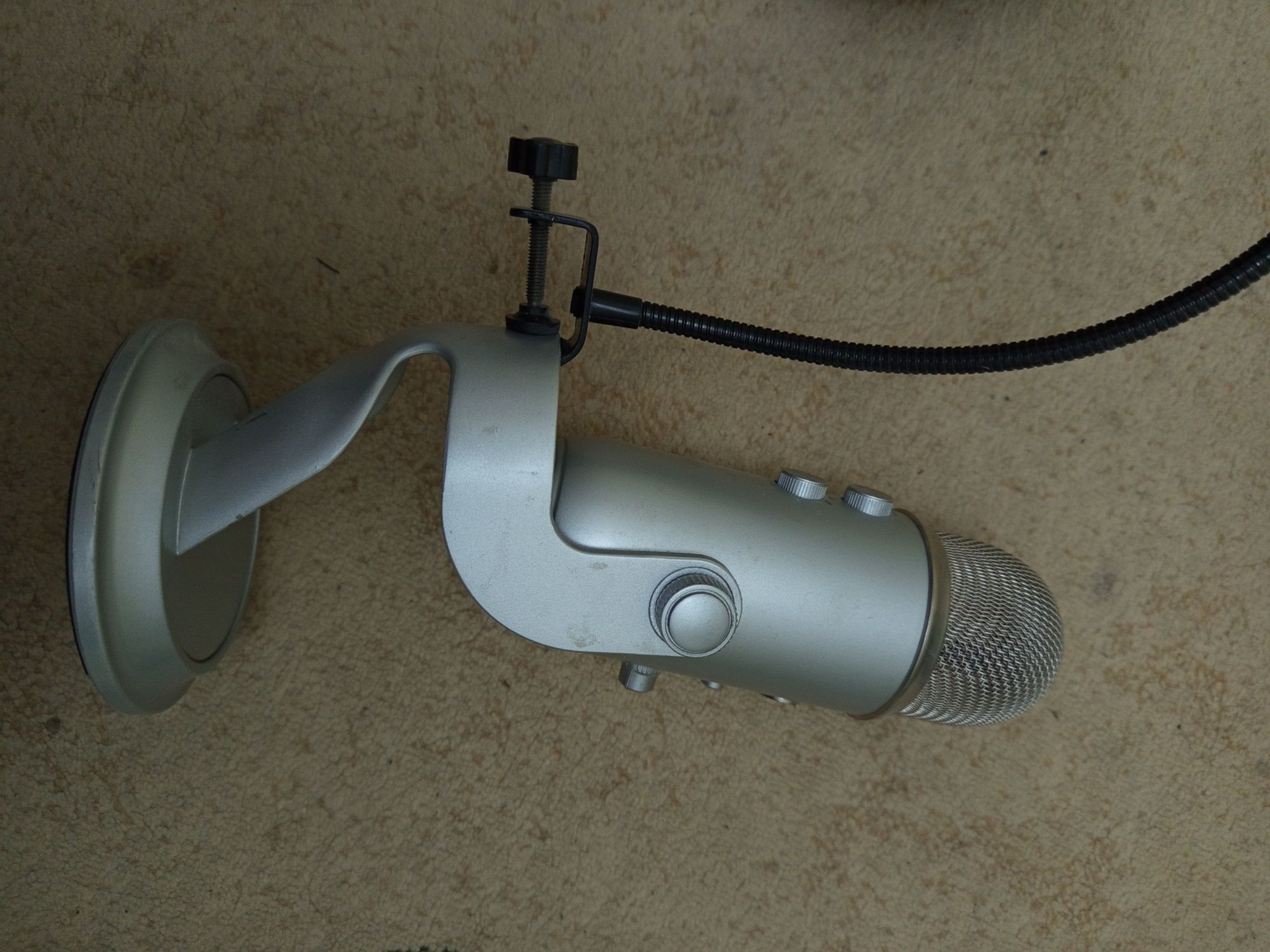 Микрофон "Blue Yeti"