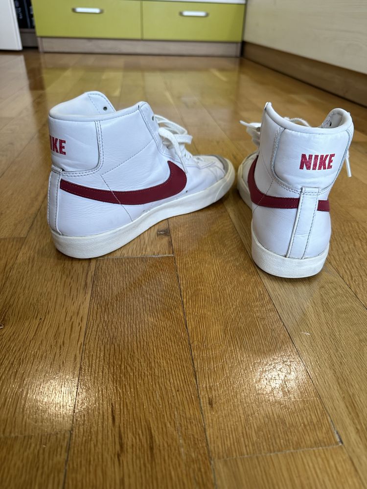 Nike Blazer. Естествена кога.