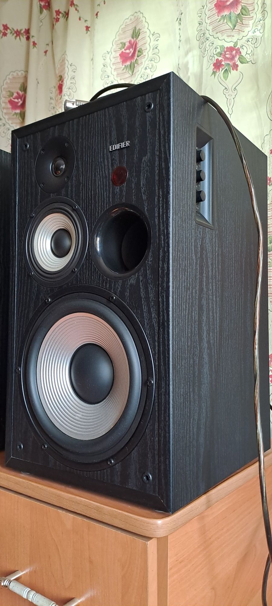 Edifier R2850 Db новые