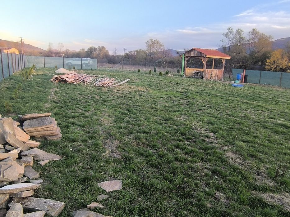 Продавам парцел.