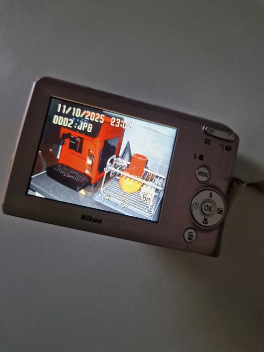 Aparat foto,  camera foto digitala . Citiți detaliile.