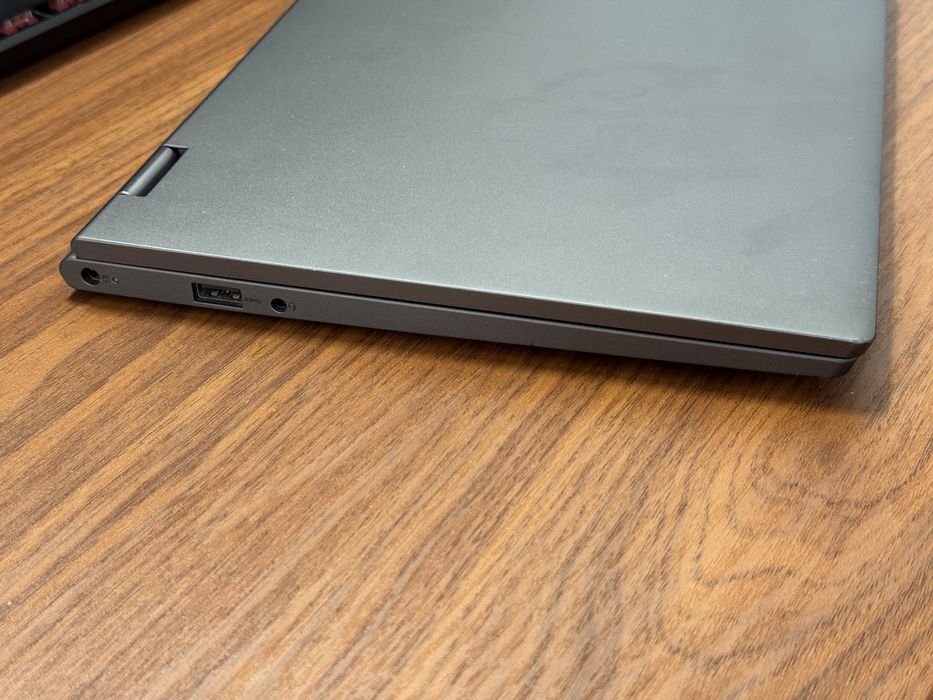 Laptop 2-în-1 Lenovo Yoga C640-13IML – Core i5 • 8 GB RAM • 512 GB SSD