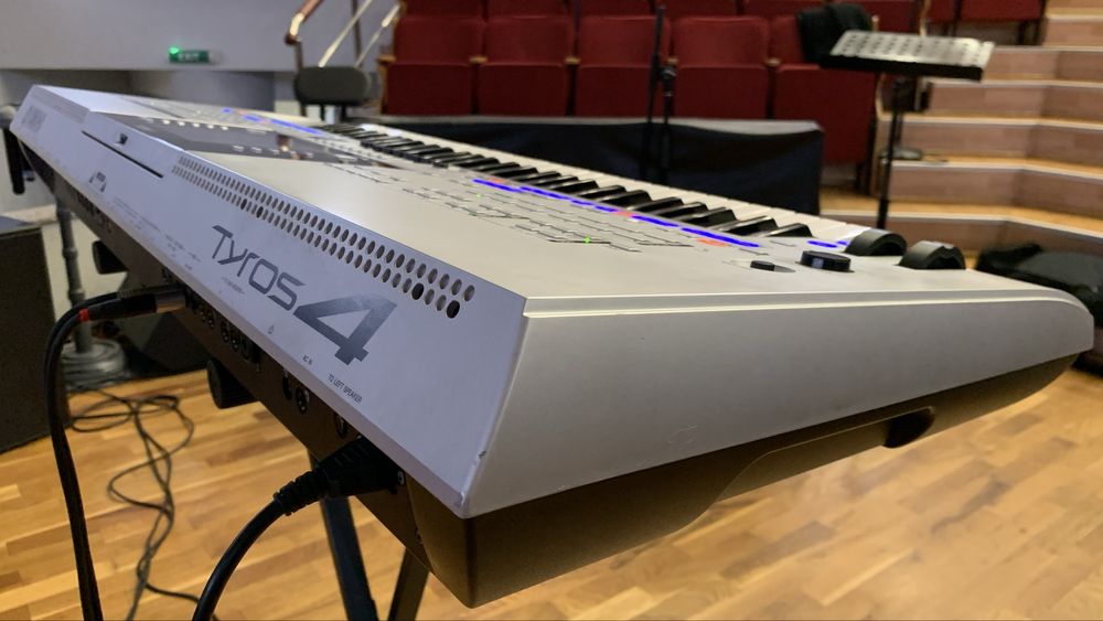 Tyros 4 - Pret Atractiv