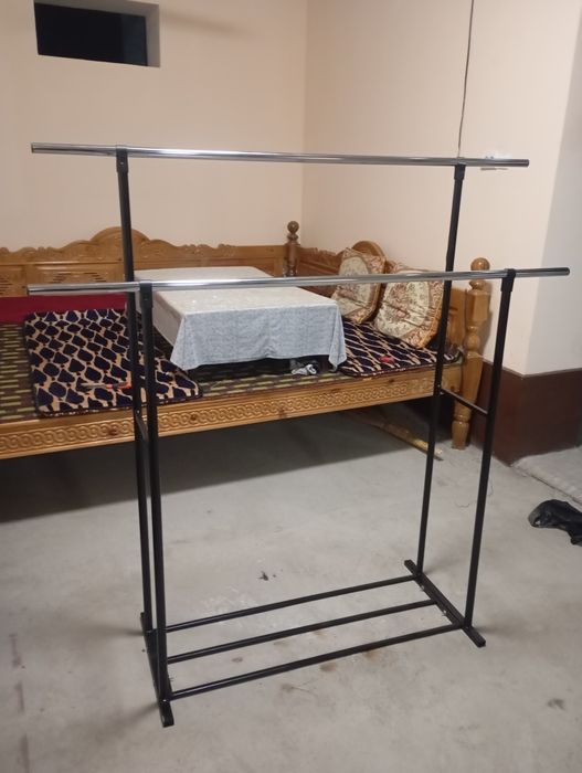 Kiyim va poyabzal uchun gardirof.