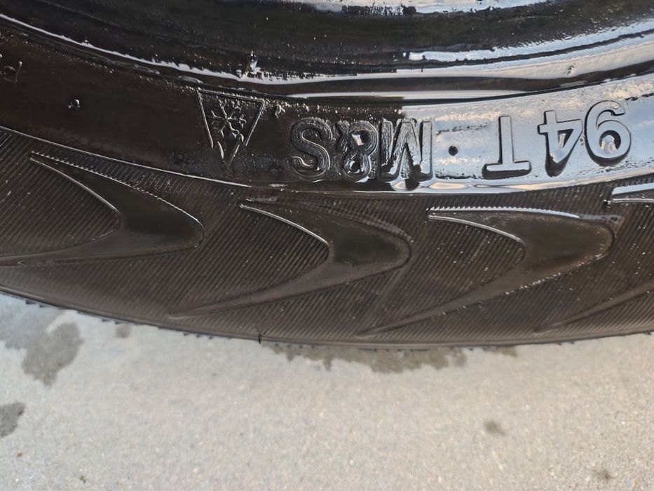 205/65/15 30лв два броя vredestein m+s