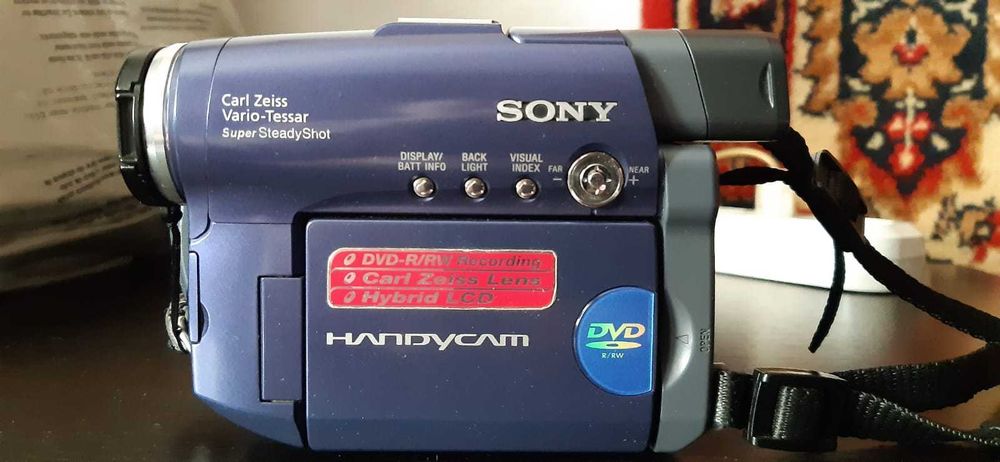 Продам видеокамеру SONY HANDYCAM DCR DVD91E
