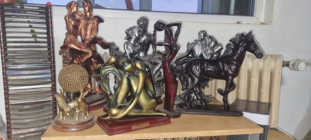 Vând statuete de diferite marimi