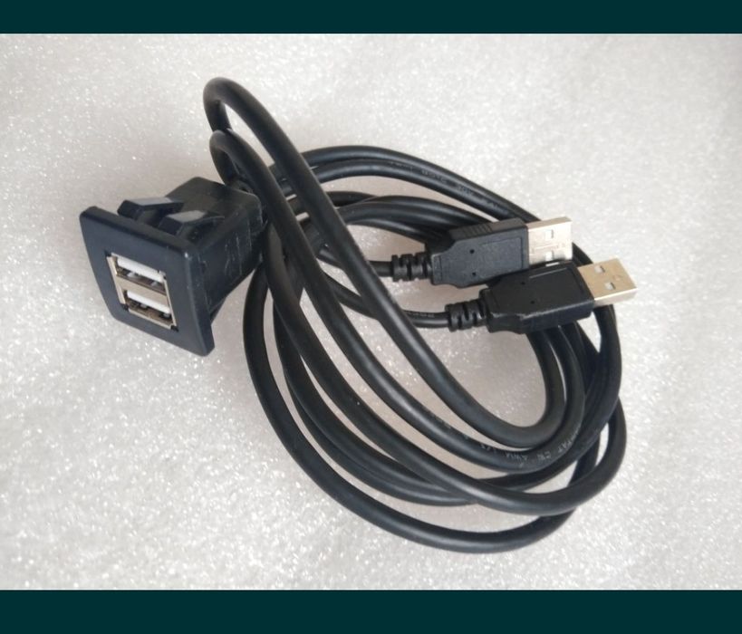 Cabluri USB cu diferite mufe de adaptare