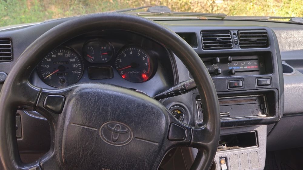 Toyota rav4  4x4/ schimb cu logan