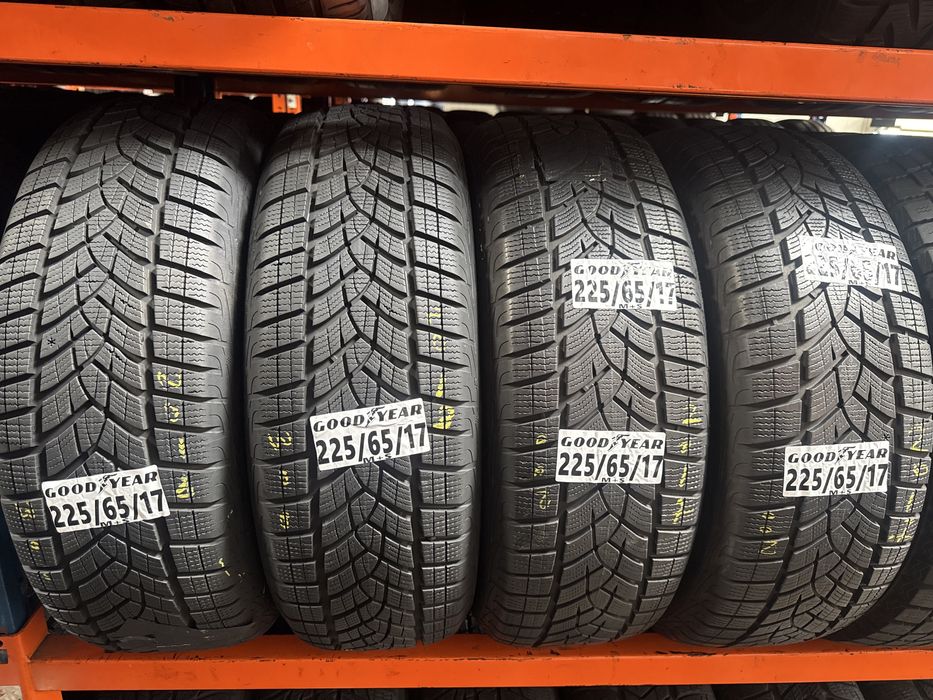 225/65/17 goodyar M+S