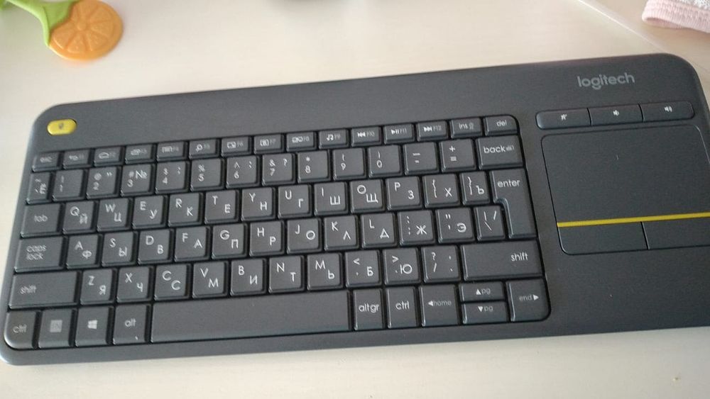 Клавиатура к телевизору , работает нормально новая,