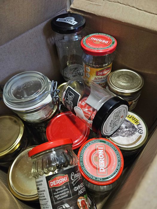 Подарявам буркани различни размери