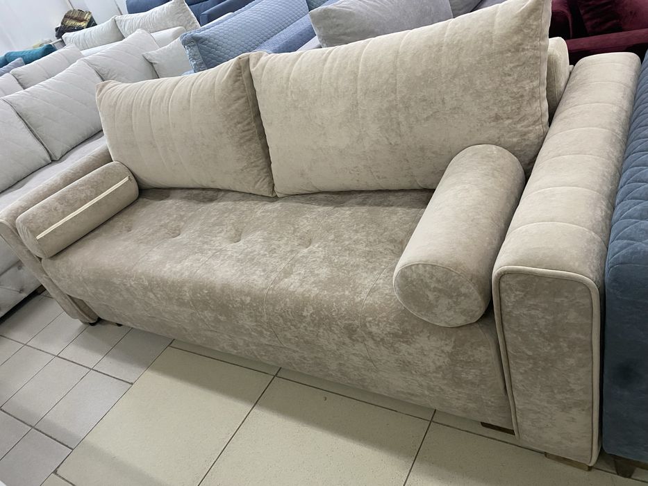 Продаю Диван новый